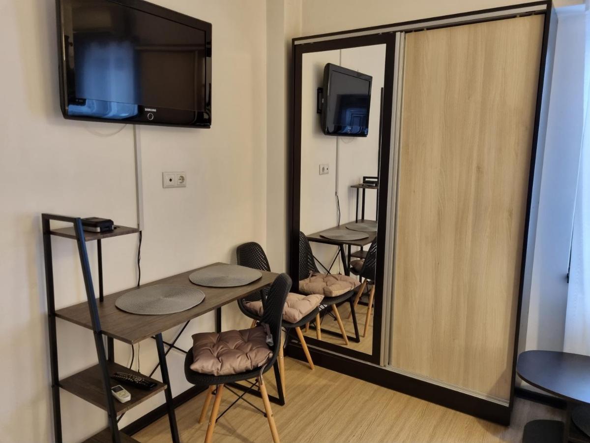 Central & Comfy, Peaceful Apt In 雅西 外观 照片