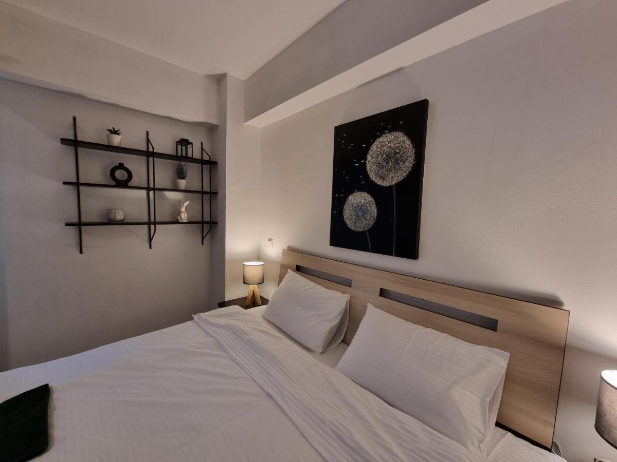 Central & Comfy, Peaceful Apt In 雅西 外观 照片